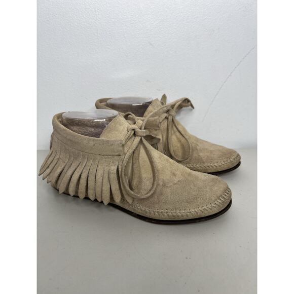 Vintage Pretties Tan Suede Tie Fringe Moccasin Slip On Boho Hippie Size 6.5 - Picture 1 of 9